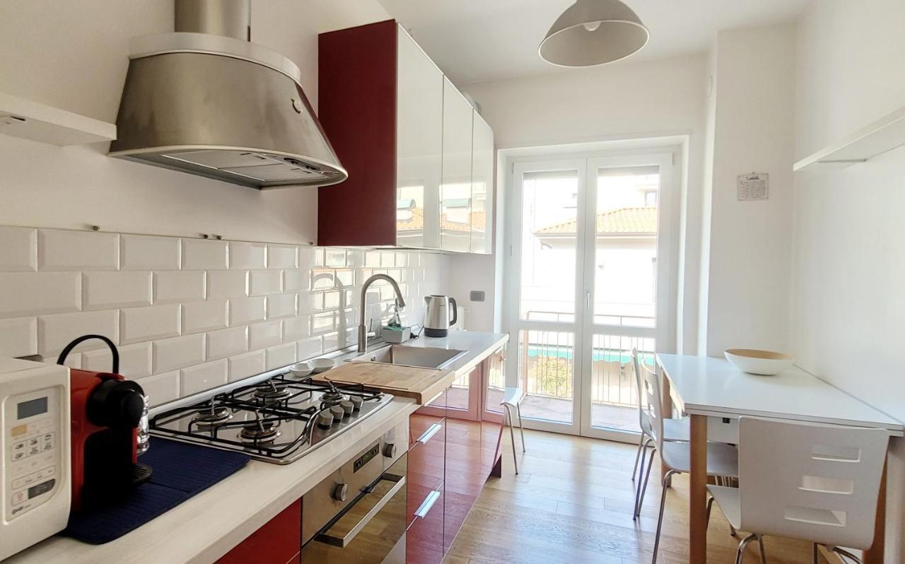 Comfortable Apartment In The Heart Of Lecco Exterior photo