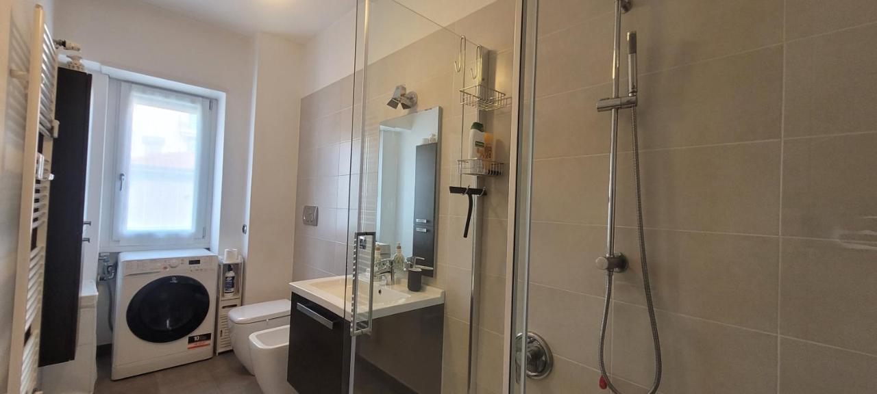 Comfortable Apartment In The Heart Of Lecco Exterior photo