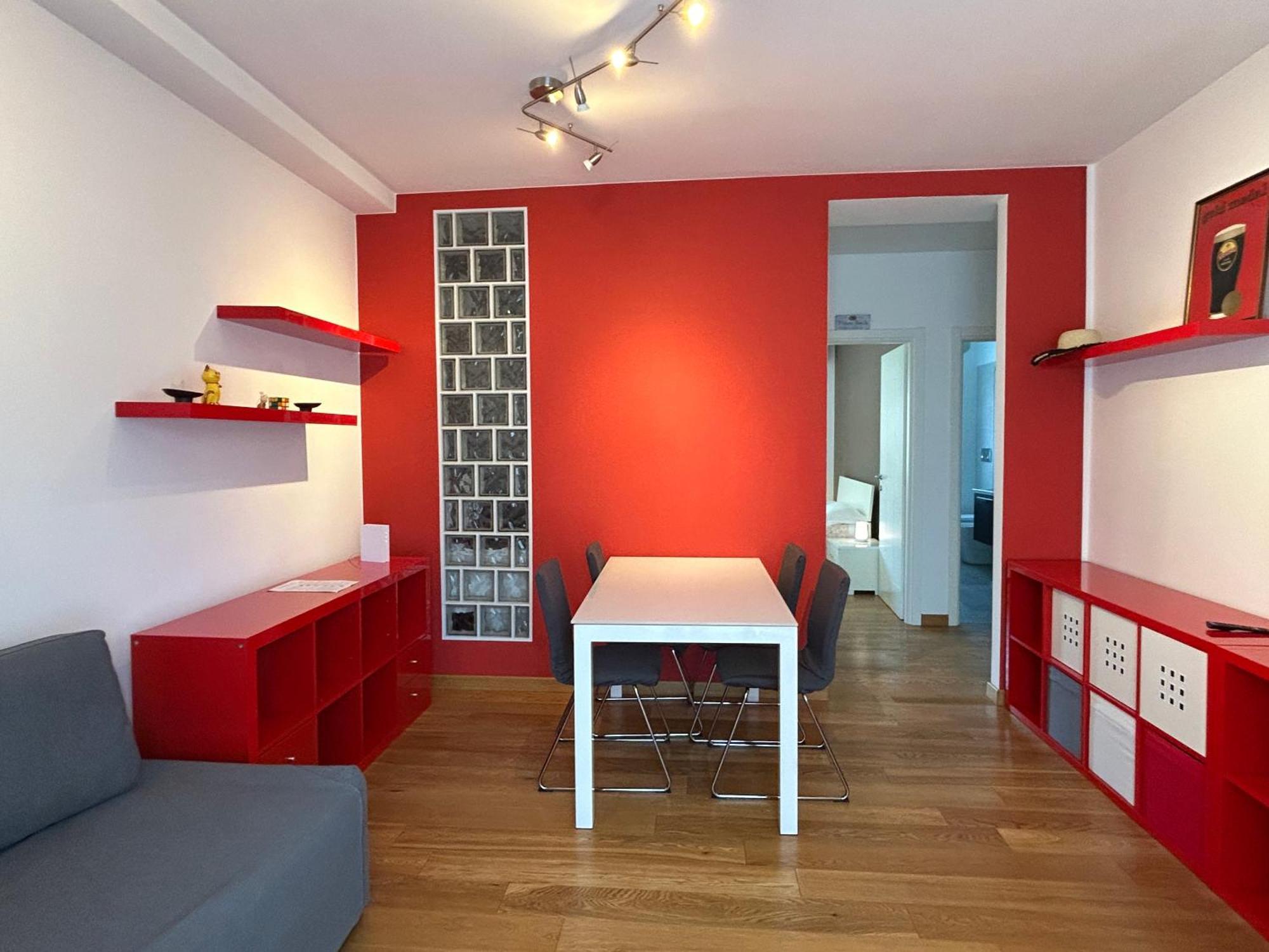 Comfortable Apartment In The Heart Of Lecco Exterior photo